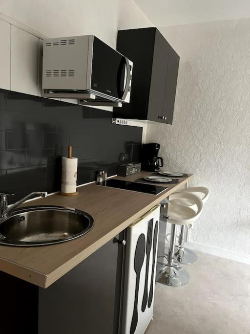 Joli Studio Avec Parking Prive Moulins  Exteriör bild